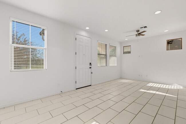 Building Photo - Three Bedrooms! Newer Neighborhood - conve...