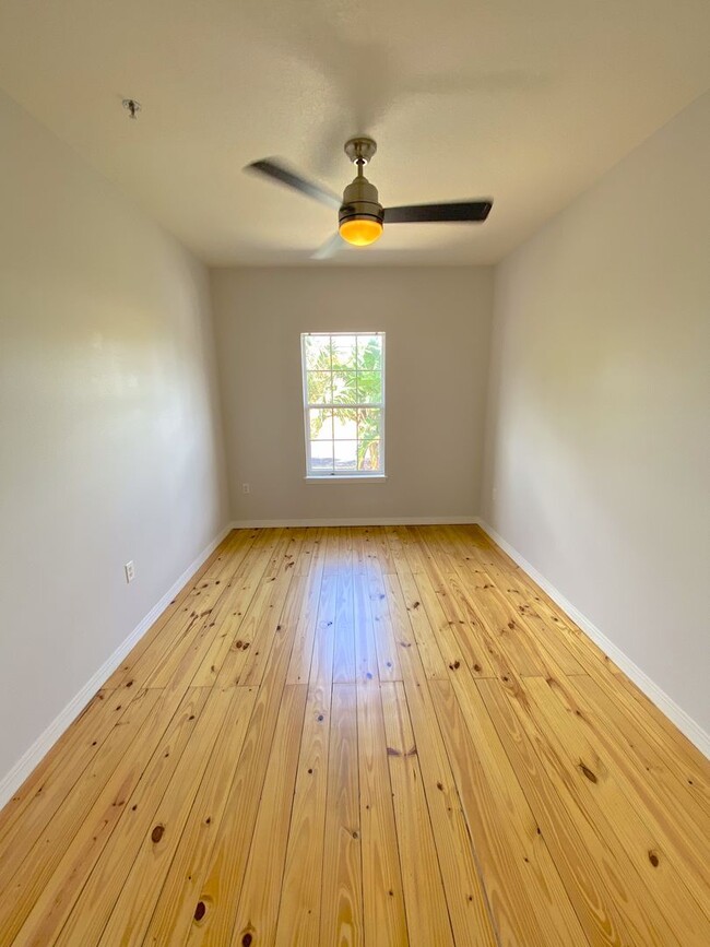 Building Photo - Stunning and Unique Luxury Town Home for Rent in the heart of sought after SODO!