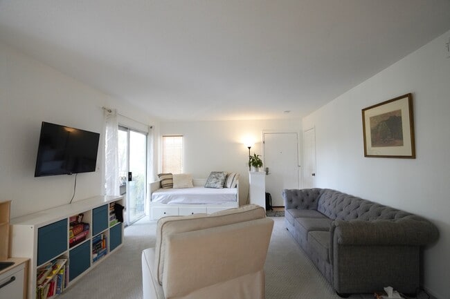 Building Photo - 4201 Las Virgenes Rd