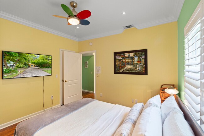 Building Photo - 614 SE 5th Ct