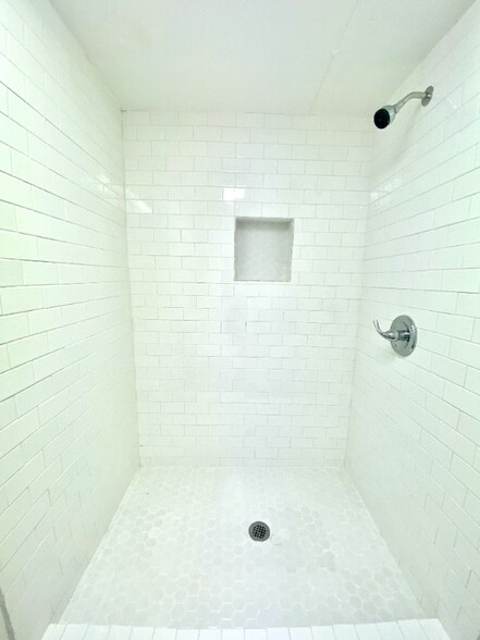 Building Photo - 109 Harmons Way