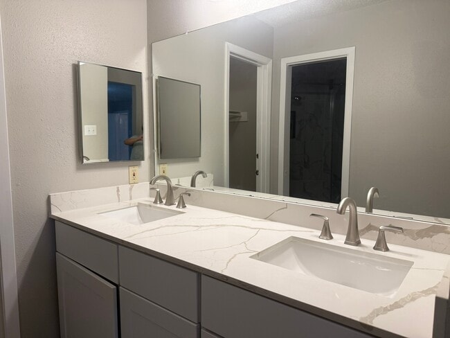 Building Photo - 14207 Long River Ct