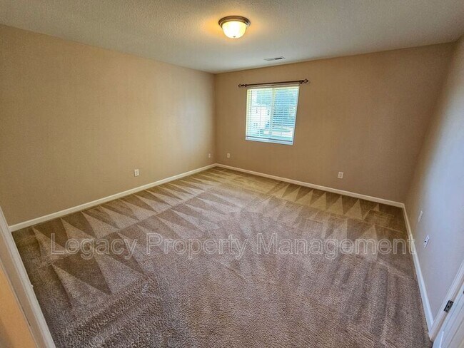 Building Photo - 312 Walnut Crossing Dr