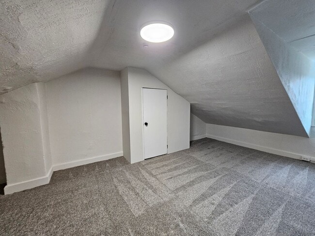 Building Photo - Fully Updated 4 bedroom 1 bathroom