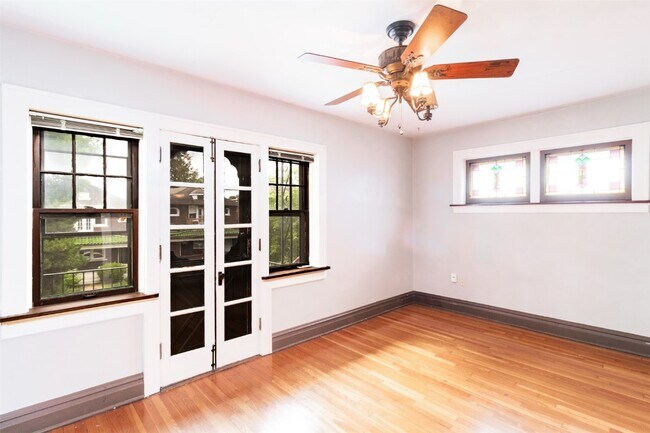 Building Photo - 4989 Tholozan Ave