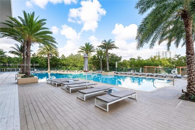 Building Photo - 16385 Biscayne Blvd