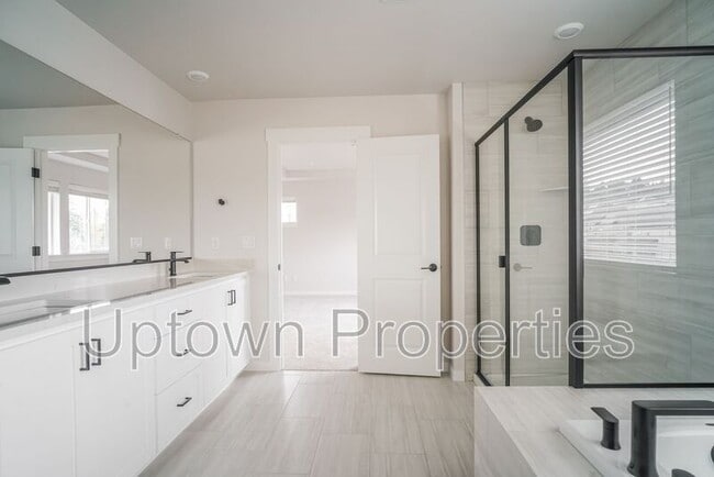 Building Photo - 16959 SW Leaf Ln