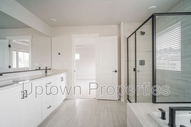 Building Photo - 16959 SW Leaf Ln