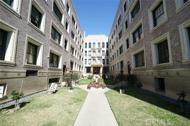 Building Photo - 2121 James M Wood Blvd