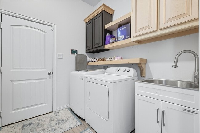 Building Photo - 717 Whippoorwill Dr