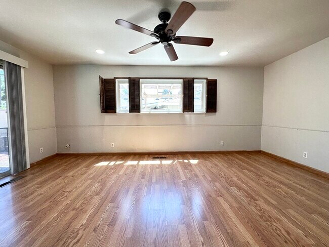 Building Photo - 5011 Jennings Way