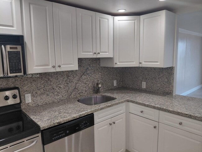 Building Photo - 5701 Collins Ave