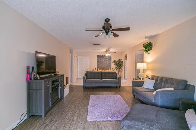 Building Photo - 1547 NE 2nd St