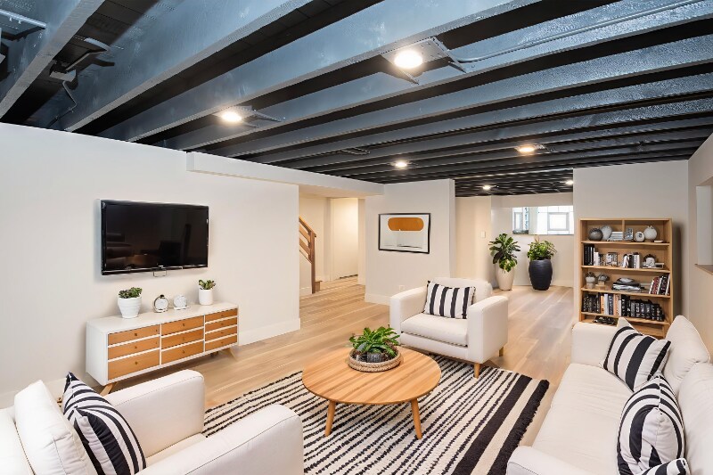 Building Photo - 2176 N Maplewood Ave