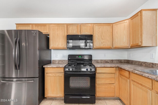 Building Photo - 2261 S Ponderosa Dr
