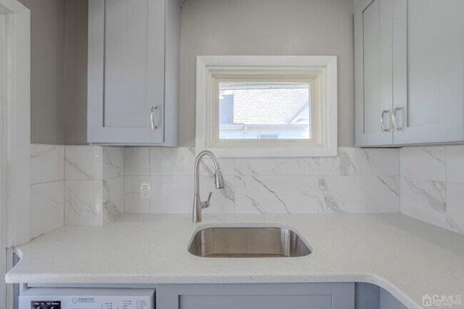 Building Photo - 49 Riva Ave