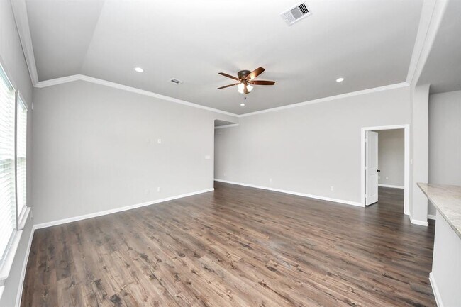 Building Photo - 314 Carlos Leal Dr