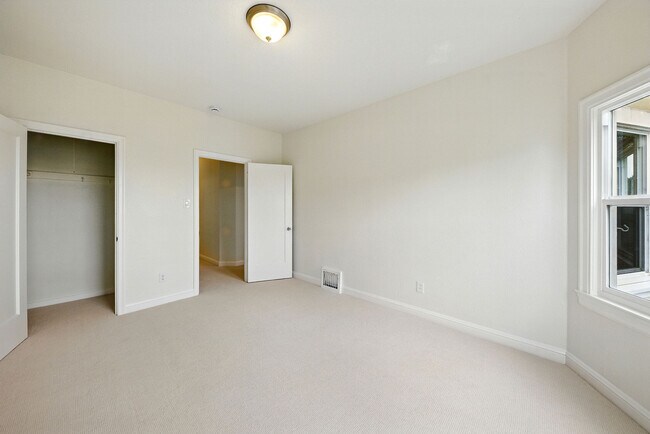 Building Photo - 1720 Quesada Ave