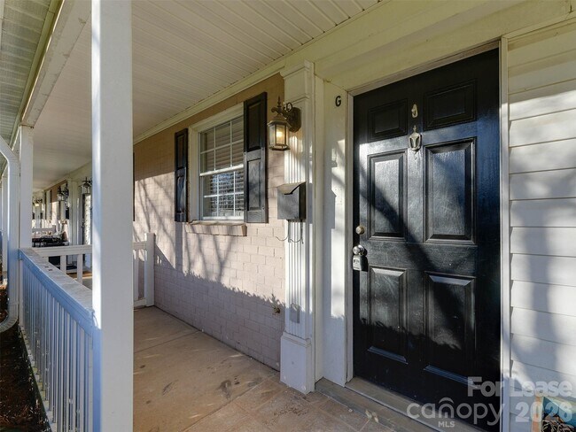 Building Photo - 1224 Green Oaks Ln