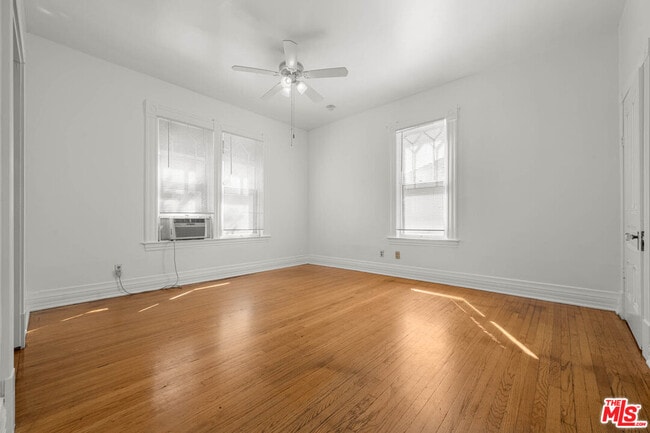 Building Photo - 1223 W 23rd St