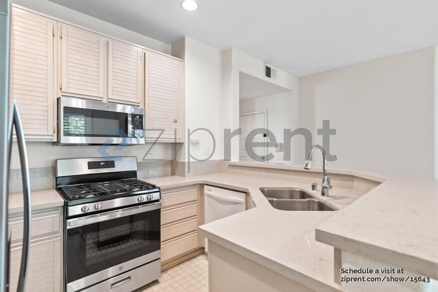 Building Photo - 425 Navaro Way