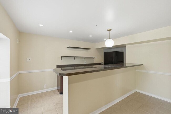 Building Photo - 11 St Marks Ct