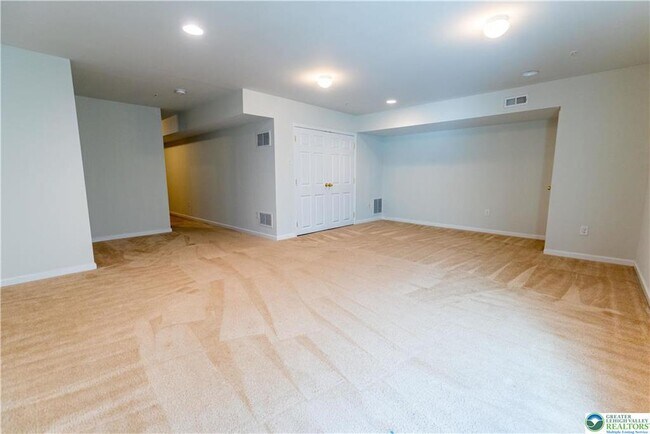 Building Photo - 955 King Way