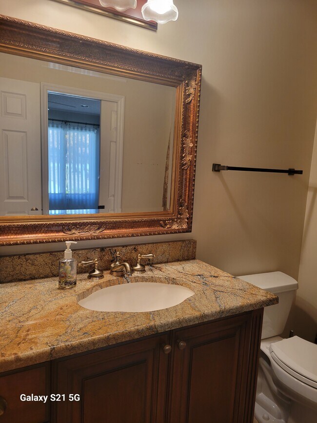 Building Photo - 148 Lakewood Dr