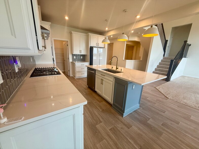 Kitchen - 2062 Broccoli Dr