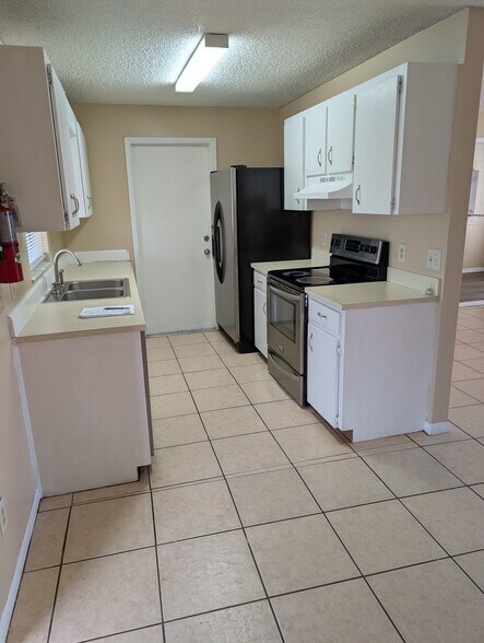 Building Photo - 3202 Timberline Rd