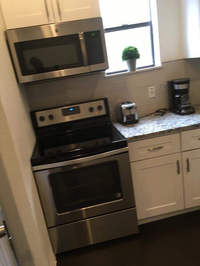 modern kitchen - 126 Cactus St