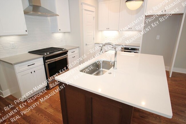 Building Photo - 6113B California Avenue-