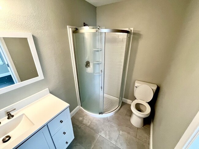 Building Photo - Beautifully Remodeled 3 Bedroom, 2 Bathroo...