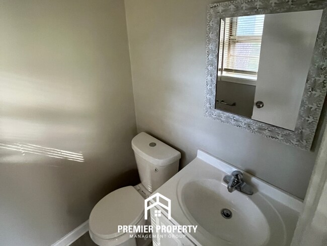 Building Photo - Charming 3BR/1.5BA in 38118 | Vaulted Ceilings, Fireplace & Formal Dining