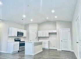 Building Photo - 1426 N Azena St