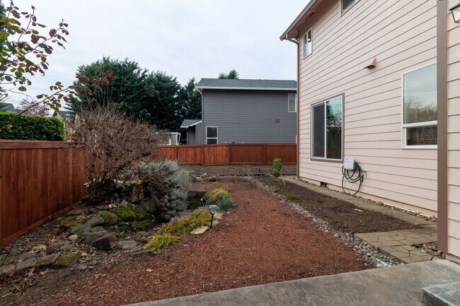 Building Photo - Beautiful 4 bedroom, 2.5 bathroom-Union Hi...