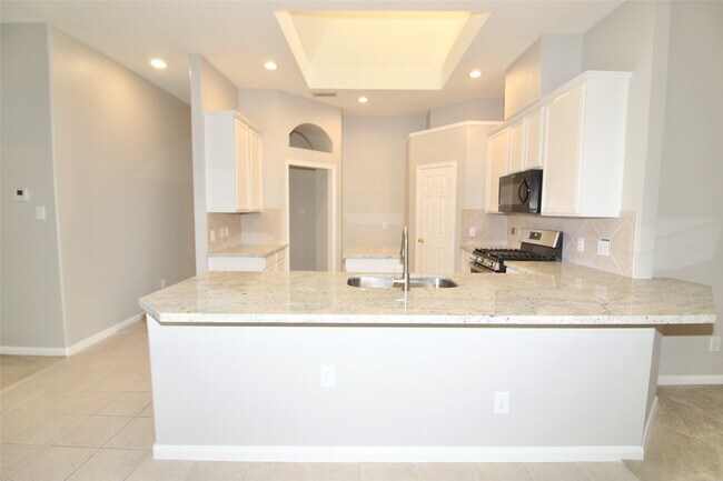 Building Photo - 915 Rock Springs Dr