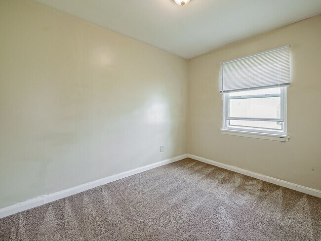 Building Photo - 1147 E Brockton Ave