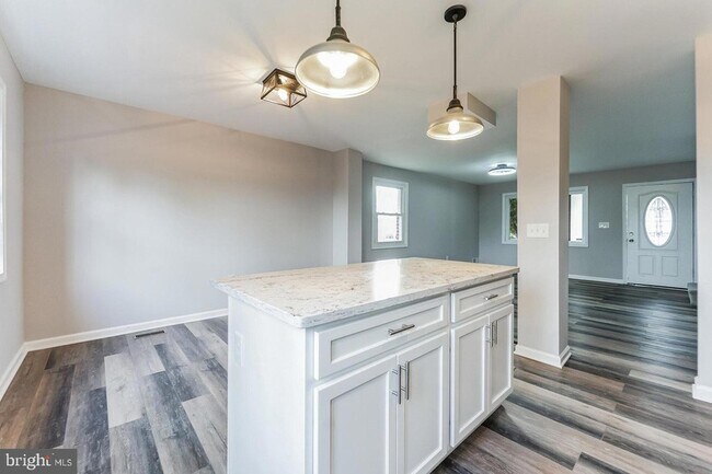 Building Photo - 4011 Mortimer Ave