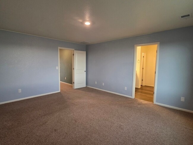 Building Photo - MASSIVE 5 Bedroom Home In Bennett!