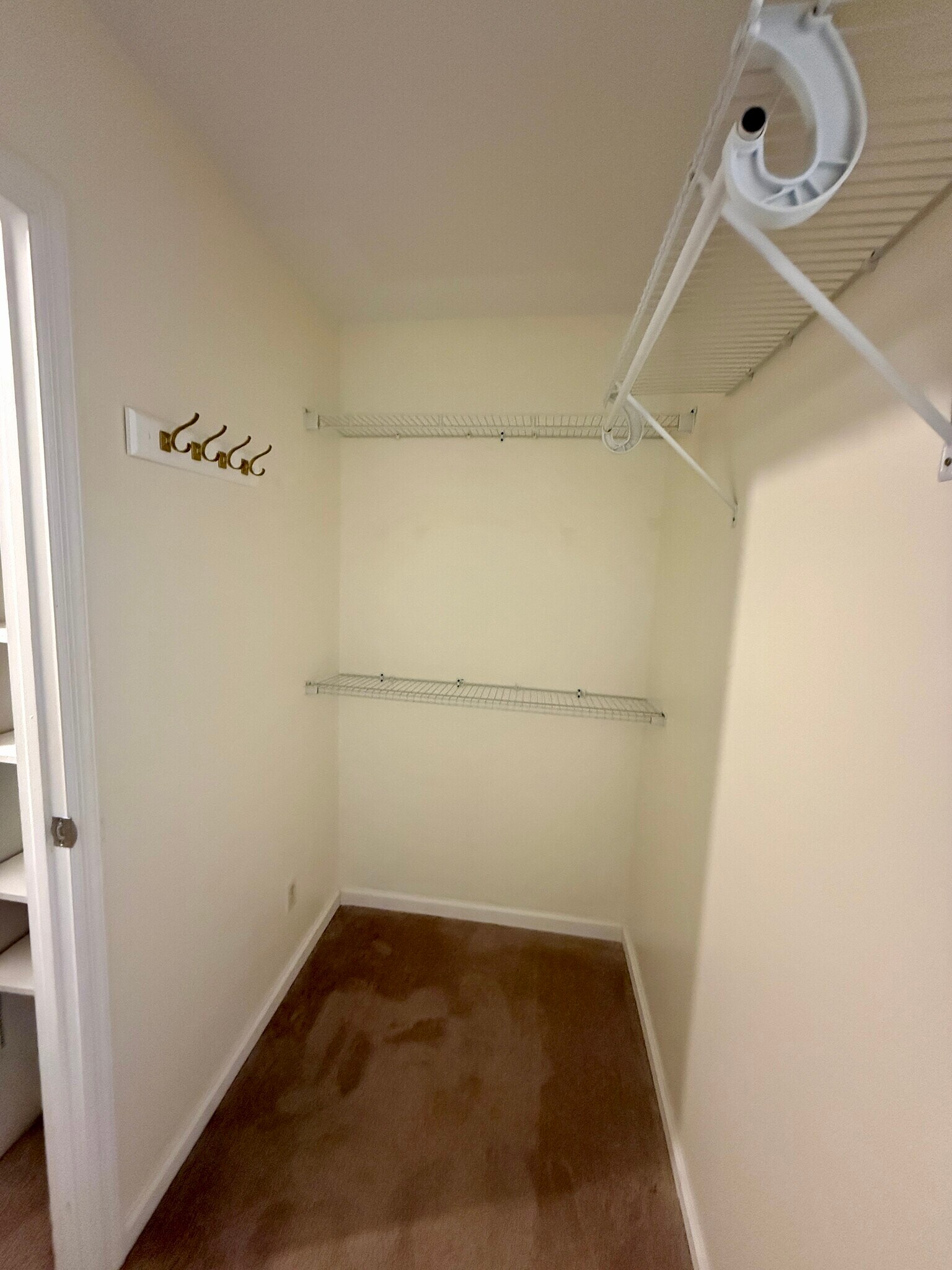 Building Photo - 991 Manor Ln