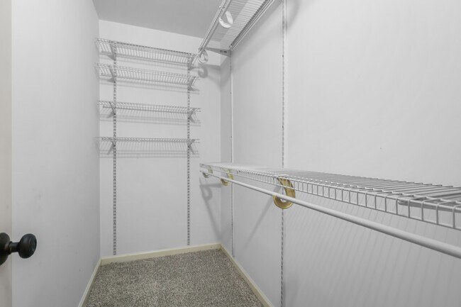 Building Photo - 3817 Roscommon Way