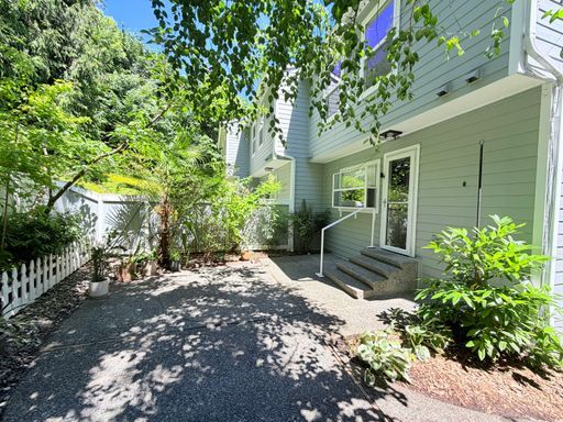 Building Photo - Spacious Magnolia Townhome with a View for $4495 - Available for Move in!