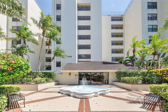 Building Photo - 105 Lake Emerald Dr