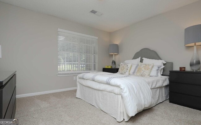 Building Photo - 9200 Roberts Dr