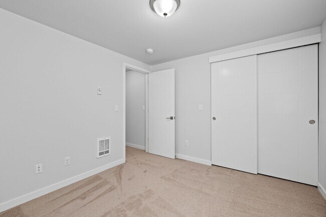 Building Photo - Spacious 3 Bed / 3.5 Bath Seattle Townhome!