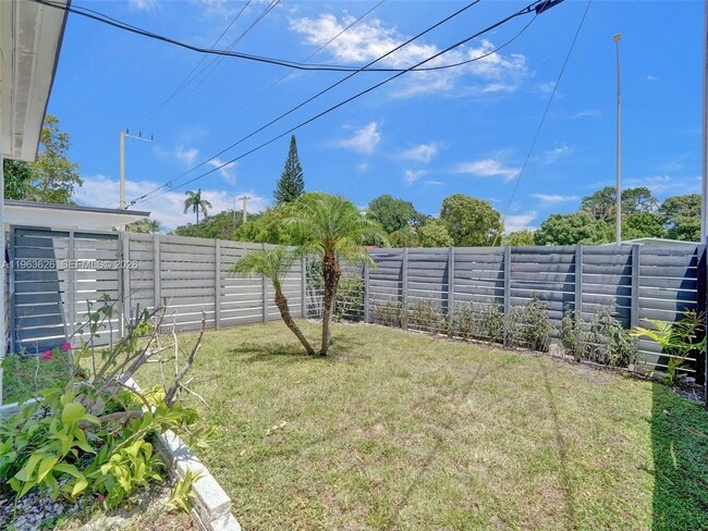 Building Photo - 1713 NE 15th Ave