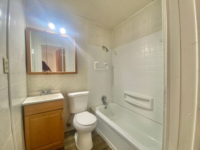 Building Photo - 2 bed 2 bath near Texas Tech University now available