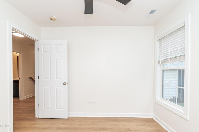 Building Photo - 729 Stadium Dr