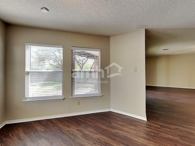 Building Photo - 438 Terra Cotta